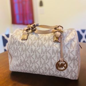 Beautiful MK Grayson Handbag in Vanilla !!!